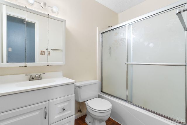 2200 Sparrow Ln, Pensacola, FL 32534