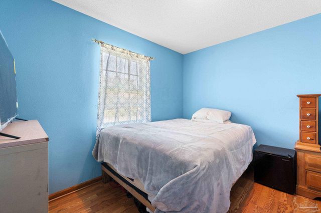 2200 Sparrow Ln, Pensacola, FL 32534