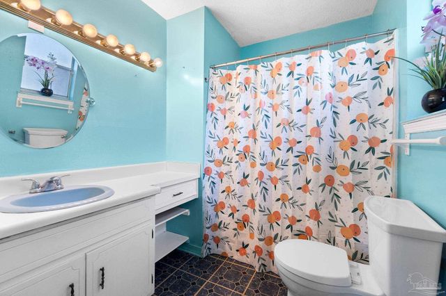 2200 Sparrow Ln, Pensacola, FL 32534