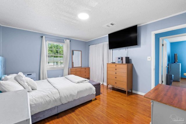 2200 Sparrow Ln, Pensacola, FL 32534