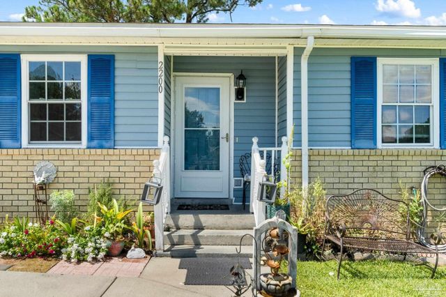 2200 Sparrow Ln, Pensacola, FL 32534