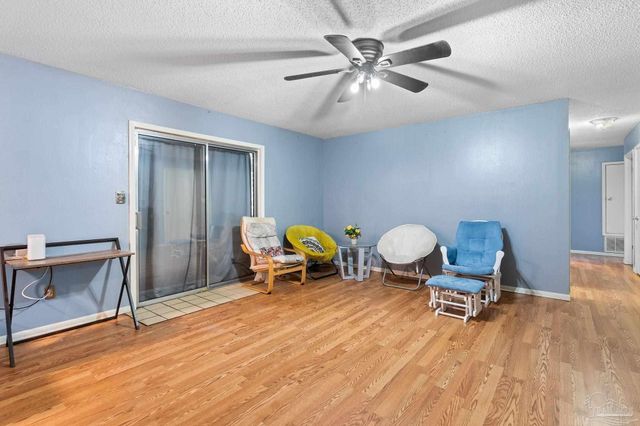 2200 Sparrow Ln, Pensacola, FL 32534