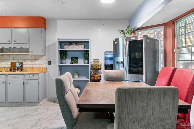 2200 Sparrow Ln, Pensacola, FL 32534