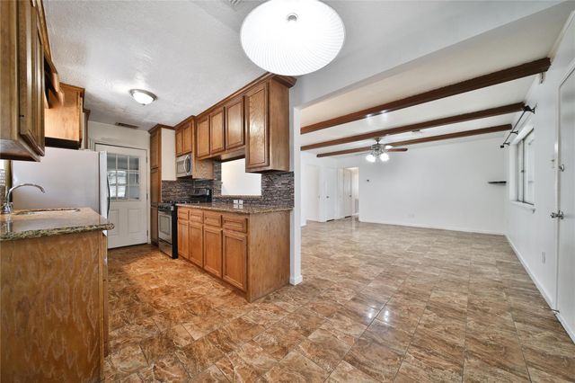 990 Redway Lane, Houston, TX 77062