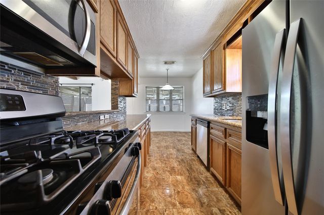 990 Redway Lane, Houston, TX 77062