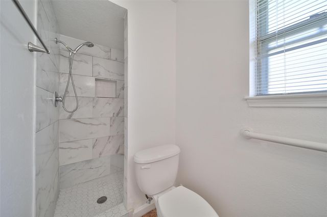 990 Redway Lane, Houston, TX 77062