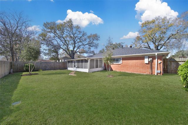 990 Redway Lane, Houston, TX 77062