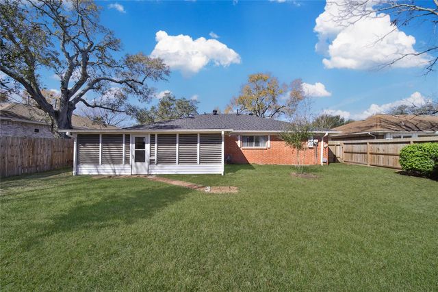 990 Redway Lane, Houston, TX 77062
