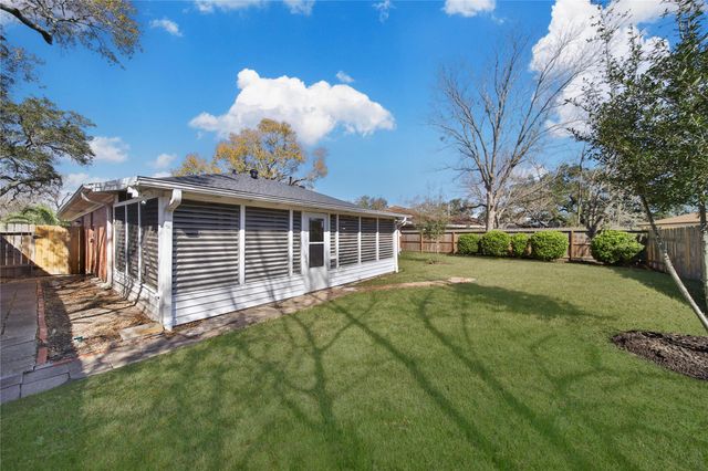 990 Redway Lane, Houston, TX 77062