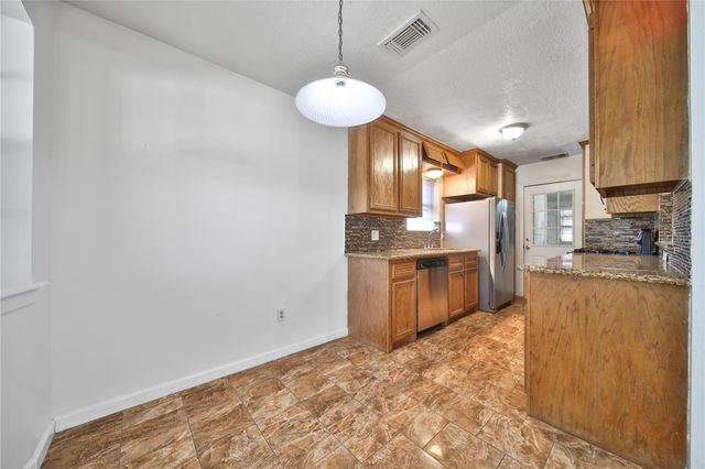 990 Redway Lane, Houston, TX 77062