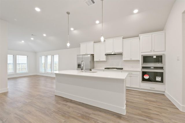 1541 Apache Heights Drive, Dayton, TX 77535
