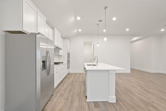 1541 Apache Heights Drive, Dayton, TX 77535