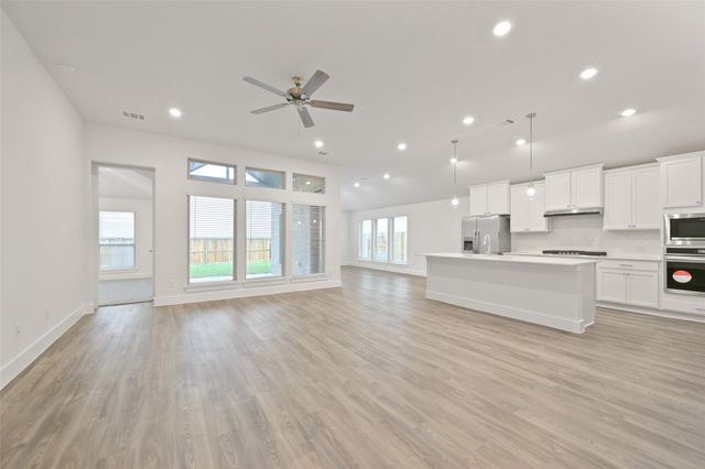 1541 Apache Heights Drive, Dayton, TX 77535