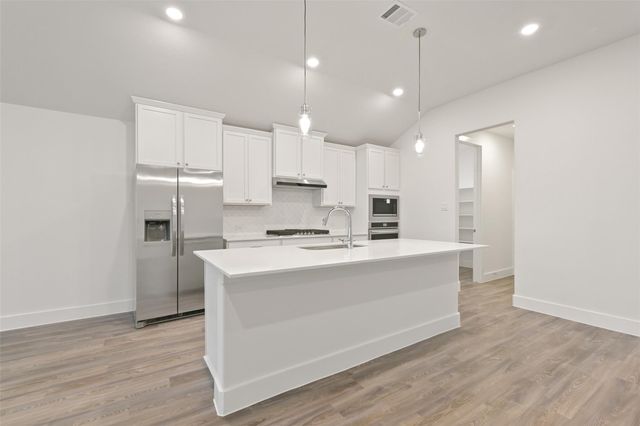1541 Apache Heights Drive, Dayton, TX 77535