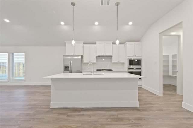 1541 Apache Heights Drive, Dayton, TX 77535