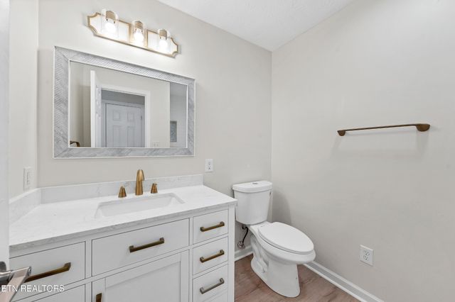 3901 S Lake Blvd, Knoxville, TN 37920