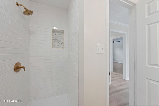 3901 S Lake Blvd, Knoxville, TN 37920