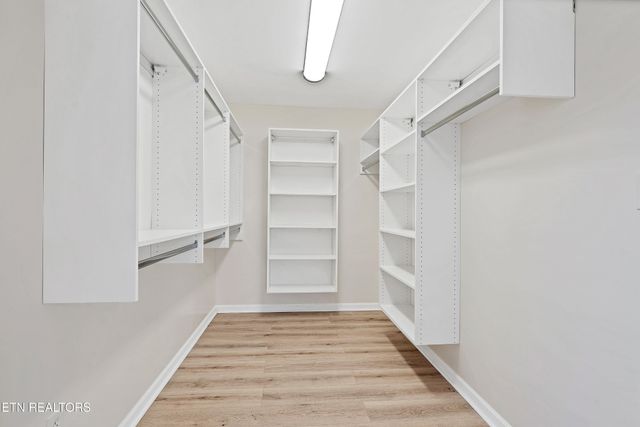 3901 S Lake Blvd, Knoxville, TN 37920