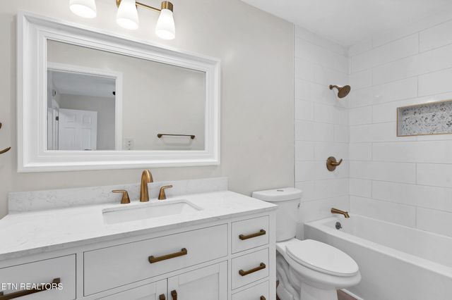 3901 S Lake Blvd, Knoxville, TN 37920