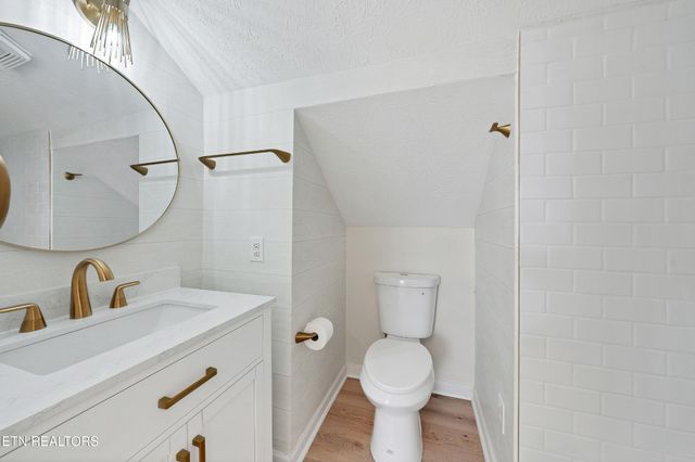 3901 S Lake Blvd, Knoxville, TN 37920