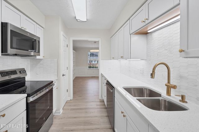 3901 S Lake Blvd, Knoxville, TN 37920