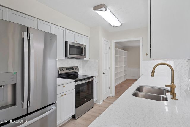 3901 S Lake Blvd, Knoxville, TN 37920