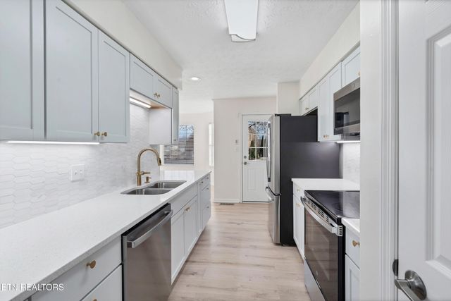 3901 S Lake Blvd, Knoxville, TN 37920