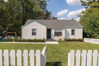 6709 Crystal Lake Drive Drive, Knoxville, TN 37919