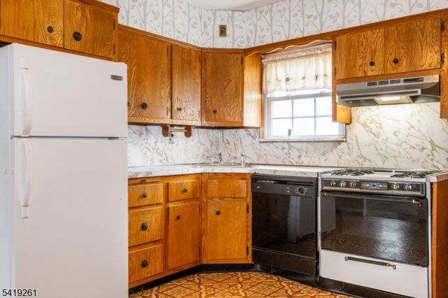 15 Passaic Ave, Woodland Park, NJ 07424