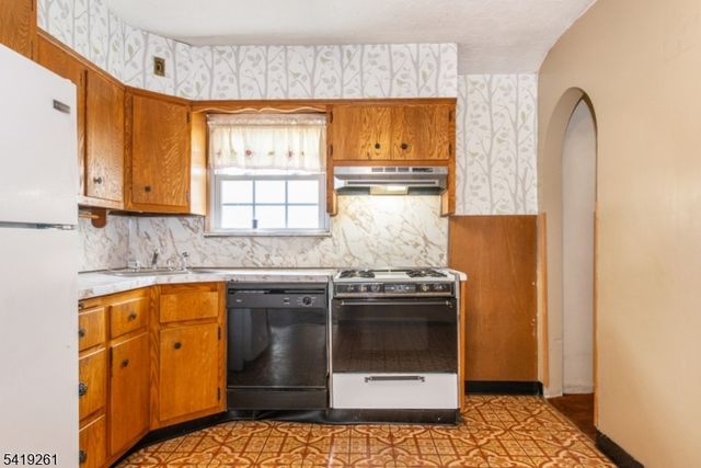 15 Passaic Ave, Woodland Park, NJ 07424