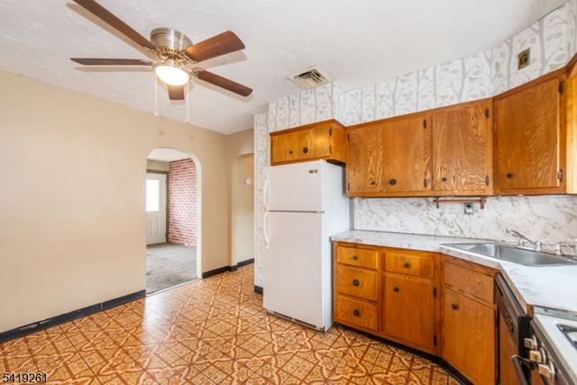 15 Passaic Ave, Woodland Park, NJ 07424