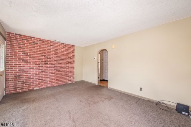 15 Passaic Ave, Woodland Park, NJ 07424