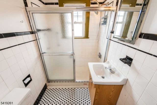 15 Passaic Ave, Woodland Park, NJ 07424