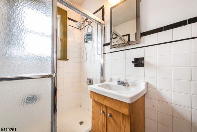 15 Passaic Ave, Woodland Park, NJ 07424