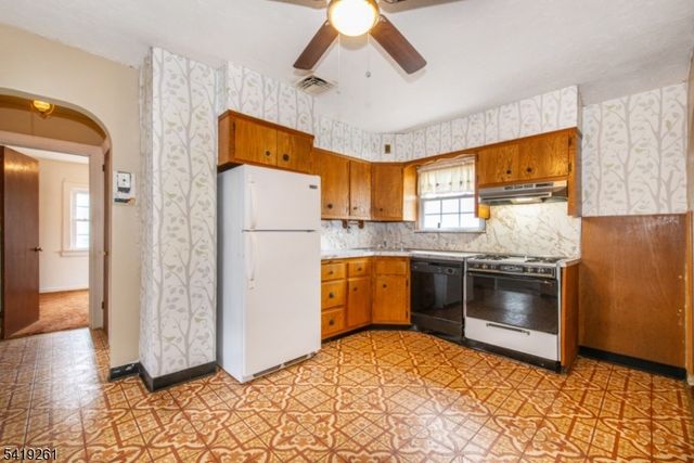 15 Passaic Ave, Woodland Park, NJ 07424