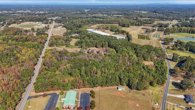 13501 20 Highway, Belton, SC 29627