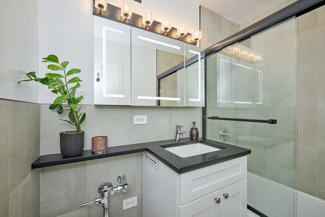 3950 N Lake Shore Drive 904, Chicago, IL 60613