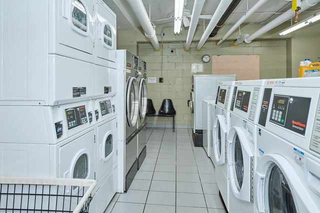 3950 N Lake Shore Drive 904, Chicago, IL 60613