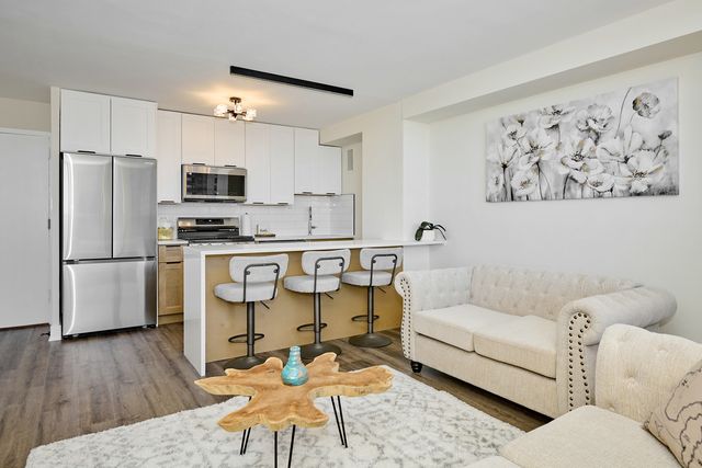 3950 N Lake Shore Drive 904, Chicago, IL 60613