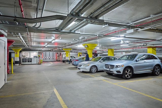 3950 N Lake Shore Drive 904, Chicago, IL 60613