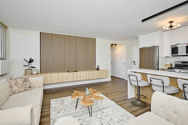 3950 N Lake Shore Drive 904, Chicago, IL 60613