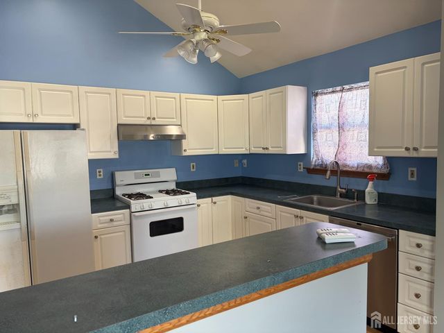 27 Marion Street, Port Reading, NJ 07064