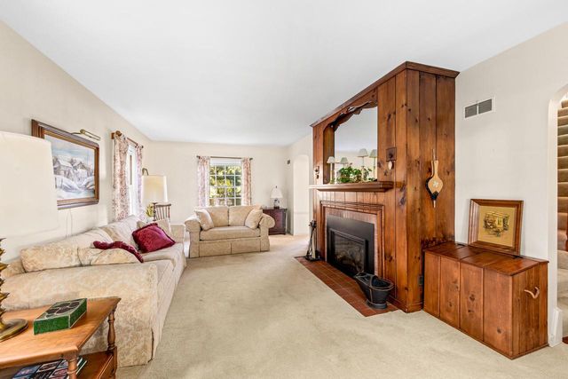 9220 Harding BOULEVARD, Wauwatosa, WI 53226