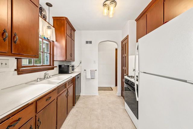 9220 Harding BOULEVARD, Wauwatosa, WI 53226