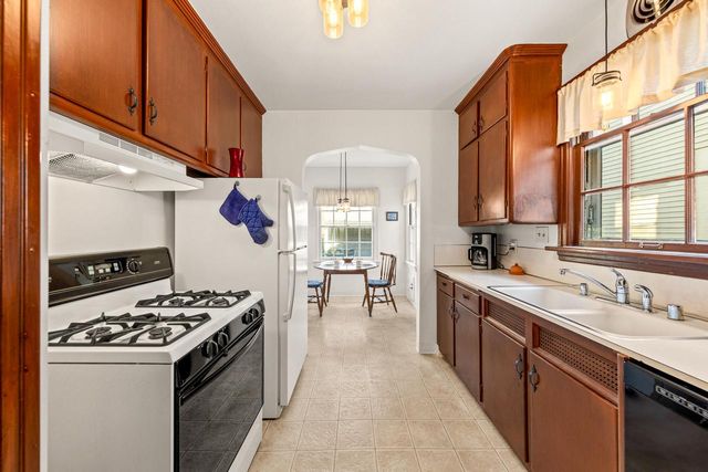 9220 Harding BOULEVARD, Wauwatosa, WI 53226