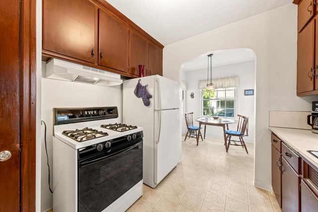 9220 Harding BOULEVARD, Wauwatosa, WI 53226