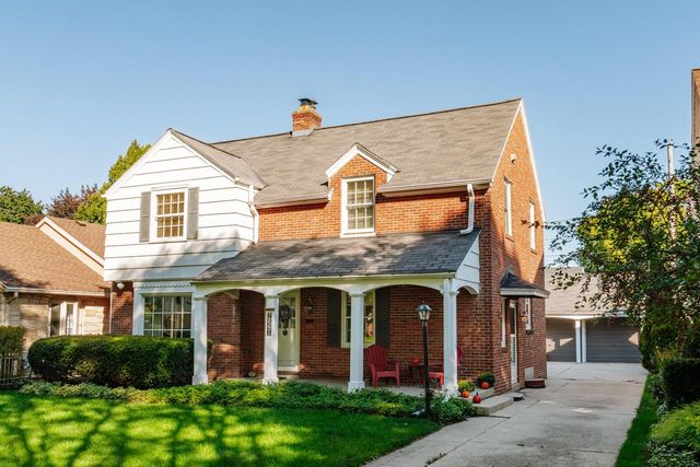 9220 Harding BOULEVARD, Wauwatosa, WI 53226