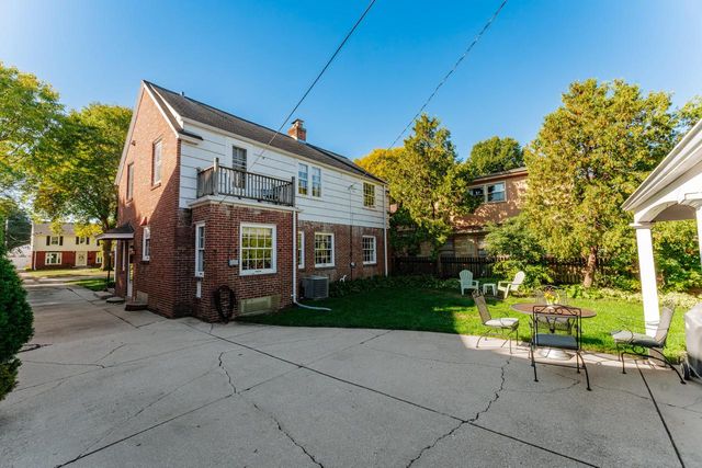 9220 Harding BOULEVARD, Wauwatosa, WI 53226