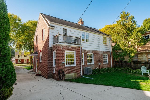 9220 Harding BOULEVARD, Wauwatosa, WI 53226