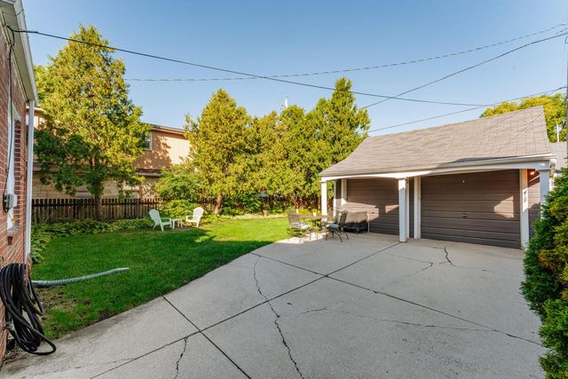 9220 Harding BOULEVARD, Wauwatosa, WI 53226